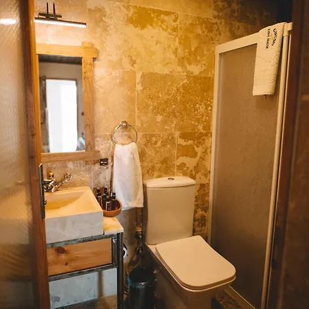 Cavusin Cave House-cappadocia Bed & Breakfast