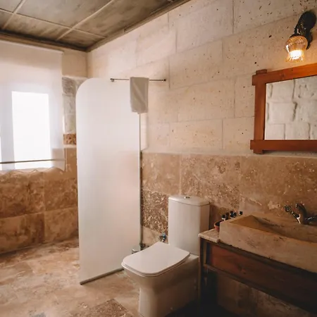 לינה וארוחת בוקר Cavusin Cave House-cappadocia