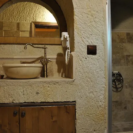 Cavusin Cave House-cappadocia Bed & Breakfast